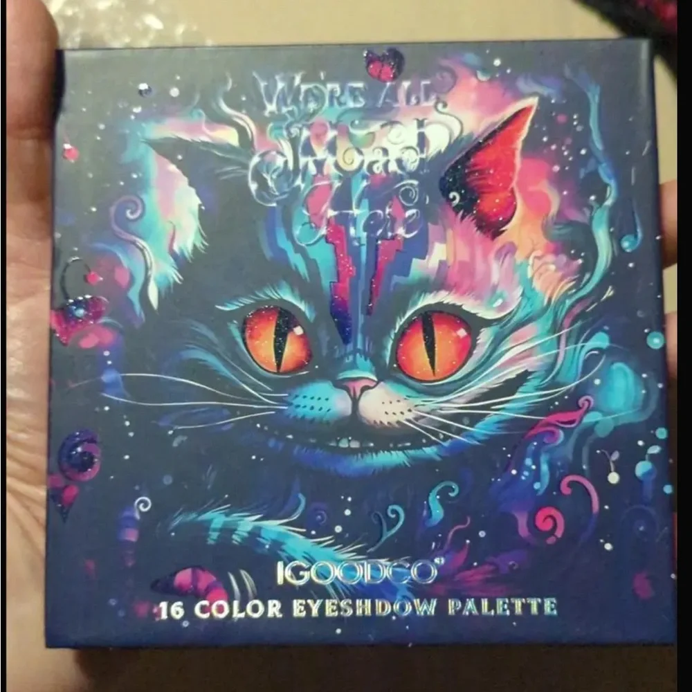 🆕 16-Color Eyeshadow Palette - Cat King Edition, Matte & Shimmer Finishes